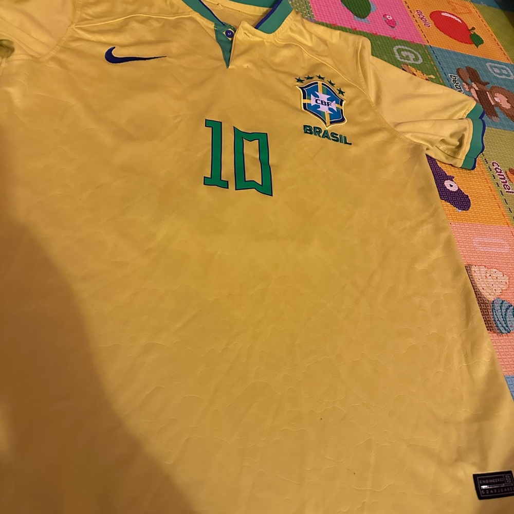 Nike 2022/2023 Brazil Home Soccer Jersey View 5